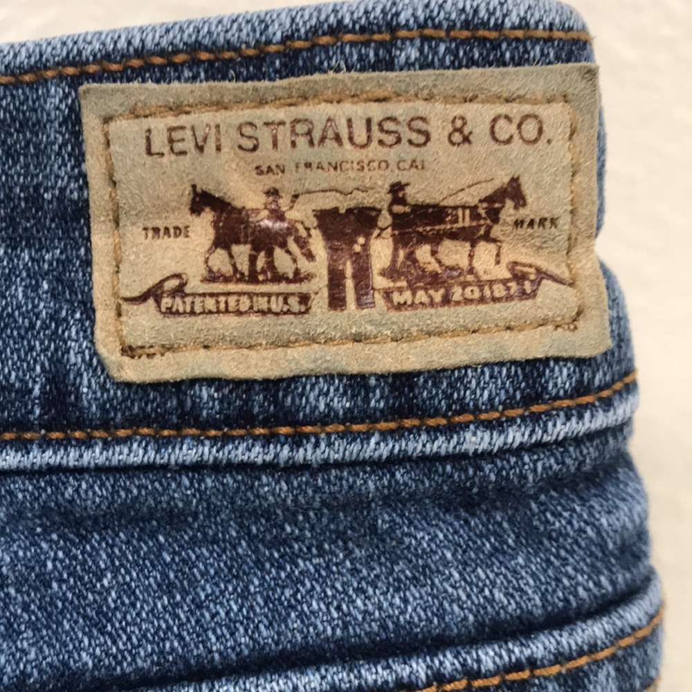 Levi’s 545 Low Boot Cut Jeans - Picture 6 of 12